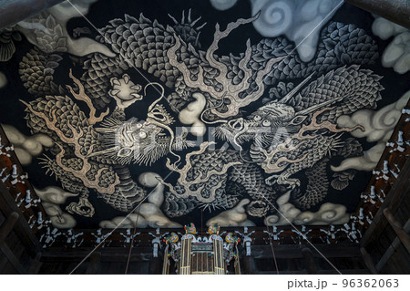 【京都府】建仁寺の法堂に描かれたダイナミックな双龍図 【京都府】建仁寺の法堂に描かれたダイナミックな双龍図 96362063