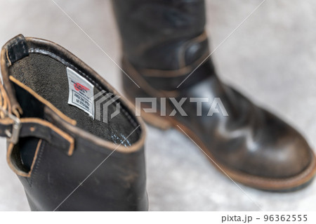 レッドウィング 2268 PT91 茶芯 エンジニアブーツ 背景コンクリート レッドウィング 2268 PT91 茶芯 エンジニアブーツ 背景コンクリート 96362555