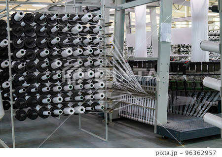 Production of white polypropylene flat yarn for the production of industrial bags. Allison-circular loom woven bag machine. Production of polypropylene sleeves. Shuttle 96362957