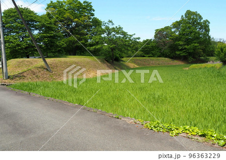 鉢形城跡、外曲輪の土塁【埼玉県寄居町】 96363229