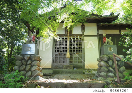 鉢形城跡の城山稲荷神社社殿【埼玉県寄居町】 96363264