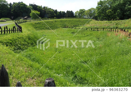 鉢形城跡、二の曲輪・三の曲輪間の巨大空堀【埼玉県寄居町】 鉢形城跡、二の曲輪・三の曲輪間の巨大空堀【埼玉県寄居町】 96363270