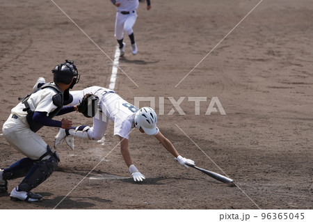 スクイズ失敗（高校野球） 96365045