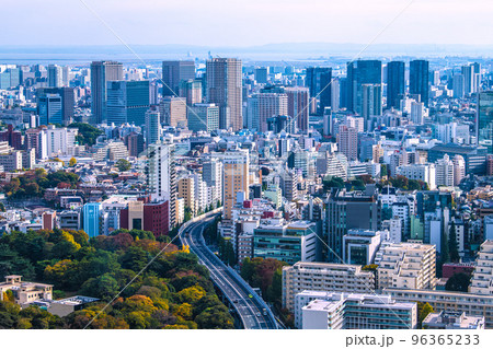 日本の東京都市景観 五反田や大崎、白金台…。奥に羽田空港や海ほたるが見える 日本の東京都市景観 五反田や大崎、白金台…。奥に羽田空港や海ほたるが見える 96365233