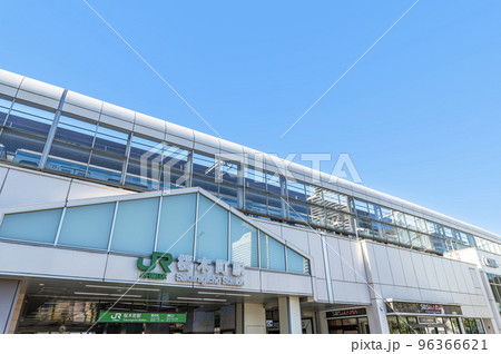 神奈川県横浜市 みなとみらい21のJR線最寄駅 快晴のJR桜木町駅 神奈川県横浜市 みなとみらい21のJR線最寄駅 快晴のJR桜木町駅 96366621