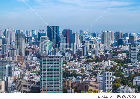 日本の東京都市景観　三田方面の超高層ビル群を望む（右奥に豊洲市場） 96367005