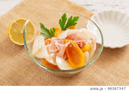 柿と大根と生ハムのサラダ 柿と大根と生ハムのサラダ 96367347