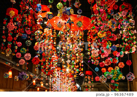 色鮮やか つるし雛 (愛知県瀬戸市瀬戸蔵) 色鮮やか つるし雛 (愛知県瀬戸市瀬戸蔵) 96367489