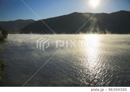 太陽 朝 景色 96369380