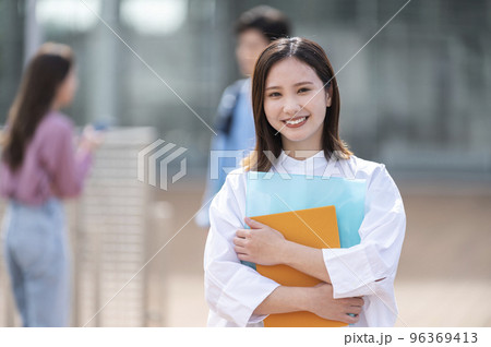 大学生の女の子 大学生の女の子 96369413