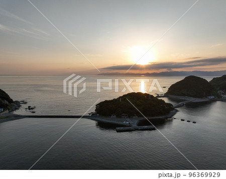 愛媛県八幡浜市 夕暮れの大島 愛媛県八幡浜市 夕暮れの大島 96369929
