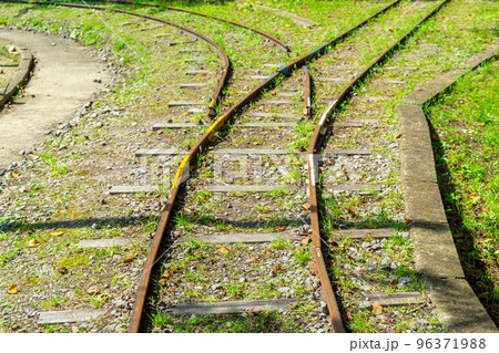 線路 分かれ道 カーブ 枕木の写真素材 [96371988] - PIXTA