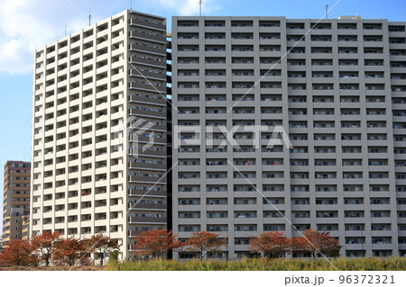 青空とマンション イメージ 青空とマンション イメージ 96372321
