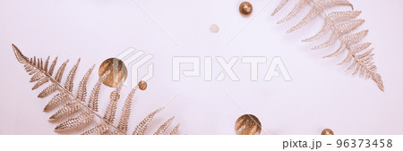 Shiny Christmas decorative fern branches, gold confetti, on beige background 96373458