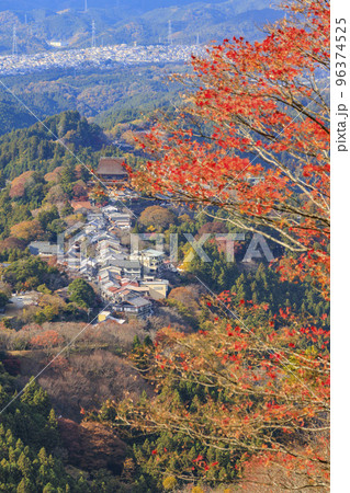 紅葉見頃な世界遺産吉野山 紅葉見頃な世界遺産吉野山 96374525