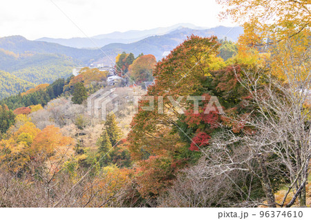 紅葉見頃な世界遺産吉野山 紅葉見頃な世界遺産吉野山 96374610