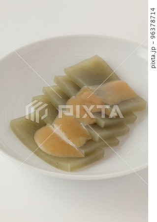 ゆず味噌をかけたおきゅうと ゆず味噌をかけたおきゅうと 96378714