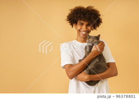 Happy man takes care of his grey cat 96378801