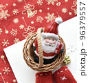 サンタクロースとクリスマスカード 96379557