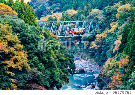 樽見鉄道　～第六根尾川橋梁を渡る列車～ 96379763