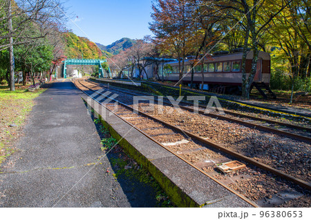 神戸駅からの眺め　わたらせ渓谷鉄道　秋の風景　 96380653