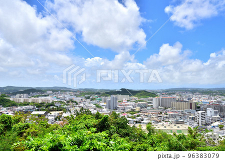 識名園　勧耕台から望む那覇市内　沖縄県那覇市真地 96383079
