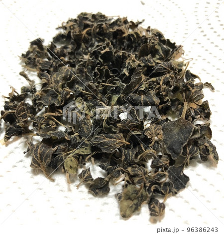 レンチンしたオレガノ 96386243