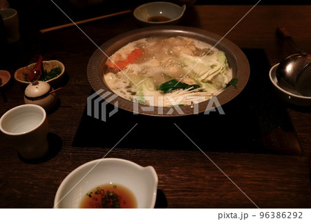 福岡県の水炊き　博多水たき 96386292