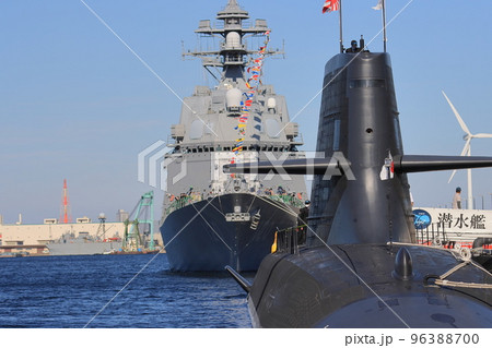 海上自衛隊の護衛艦と潜水艦　観艦式　一般公開 96388700
