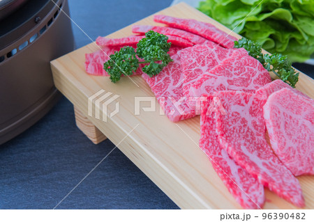 牛肉 霜降肉 焼肉イメージ クローズアップ 素材 牛肉 霜降肉 焼肉イメージ クローズアップ 素材 96390482