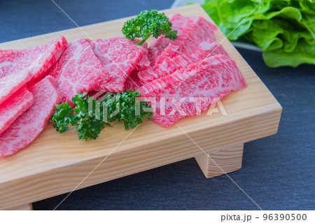 牛肉 霜降肉 焼肉イメージ クローズアップ 素材 96390500