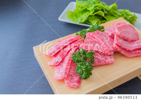 牛肉 霜降肉 焼肉イメージ クローズアップ 素材 牛肉 霜降肉 焼肉イメージ クローズアップ 素材 96390513