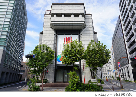 兜町の東京証券取引所（東京都中央区） 96390736