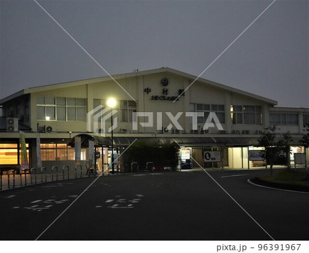 夜明け前の中村駅 夜明け前の中村駅 96391967