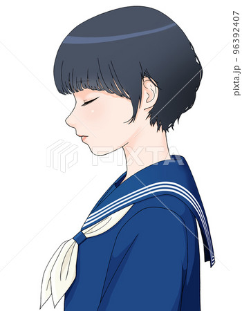 目をつぶり、うつむき加減な横向きの女学生のカラーイラスト　ショートヘア　リボン=白 96392407