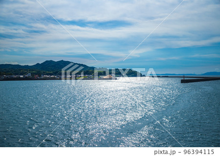 長崎県 船上から望む海景 長崎県 船上から望む海景 96394115