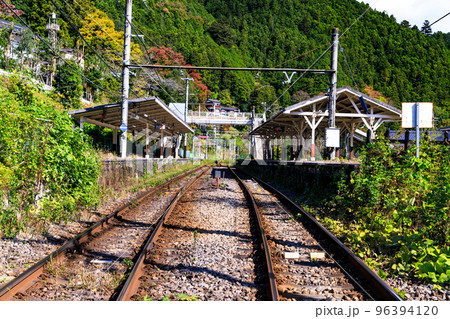 東京都奥多摩町　青梅線鳩ノ巣駅 96394120