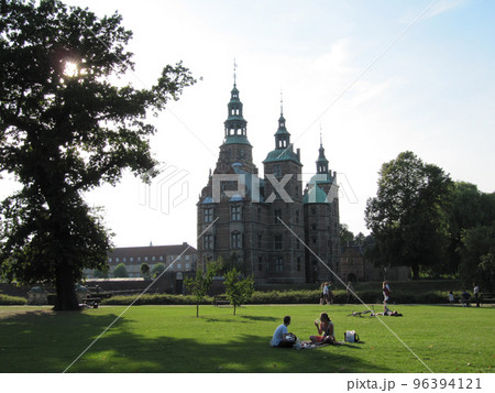 休日のローゼンボー城周辺の風景, コペンハーゲン, デンマーク 96394121