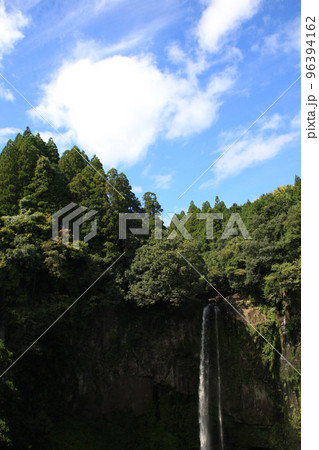 熊本県の名瀑「五老ヶ滝」　通潤橋そばの観光名所 96394162