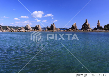 橋杭岩（綺麗な海） 96394215