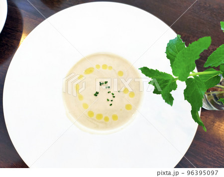 コース料理・カブのポタージュ コース料理・カブのポタージュ 96395097