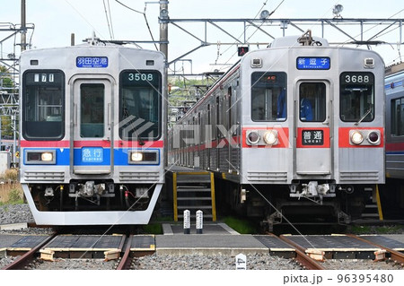 車両基地で並ぶ京成電鉄3500形と3600形 車両基地で並ぶ京成電鉄3500形と3600形 96395480