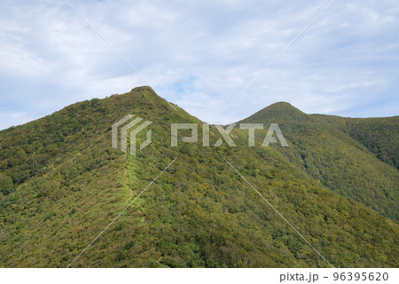 北蔵王の景色　山形神室岳への縦走路（トンガリ山） 96395620