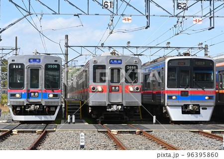 車両基地で並ぶ京成電鉄の車両（3500形、3600形、3700形） 96395860