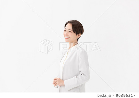 女性 ビジネス 白バック 女性 ビジネス 白バック 96396217