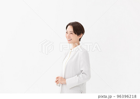 女性 ビジネス 白バック 女性 ビジネス 白バック 96396218
