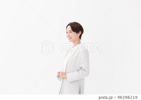 女性　ビジネス　白バック 96396219