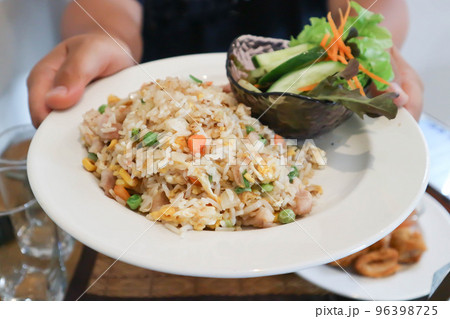 stir fried rice or fried rice with egg 96398725