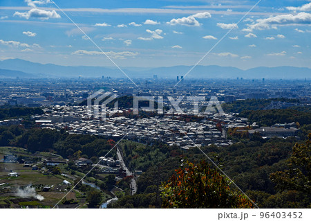 【山頂からの眺望】秋の芥川山城跡三好山 【山頂からの眺望】秋の芥川山城跡三好山 96403452
