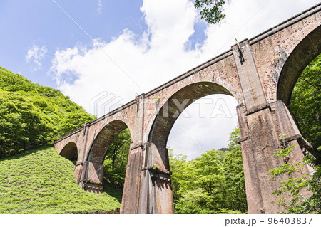 めがね橋　新緑 96403837